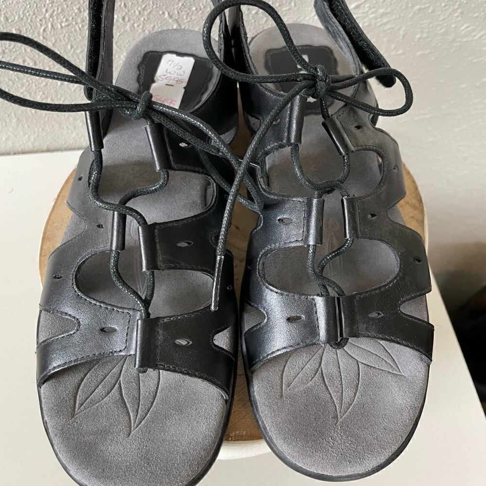 NWOT Propet Black Leather Sandals Size 7.5 - Picture 2 of 6